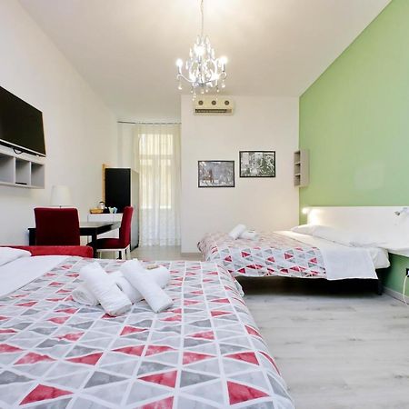 Lucky Holiday Rooms โรม ภายนอก รูปภาพ